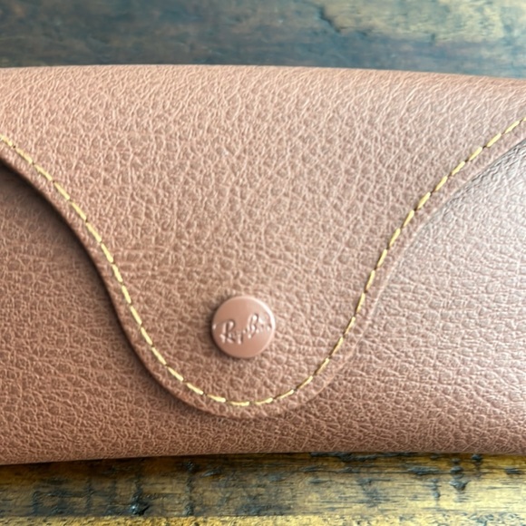 Ray-ban leather sunglasses case - Picture 3 of 4